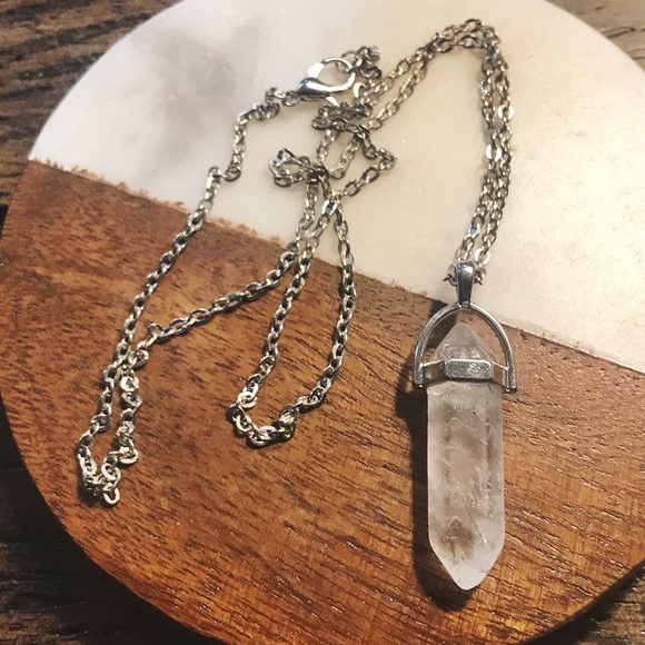 Tayzani Jewelry - Clear & Silver Natural Stone Pendant Necklace NEW